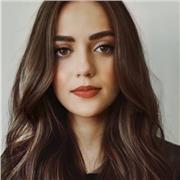 Graduada em Direito, participei de programas de Monitoria em Direito Penal III e IV